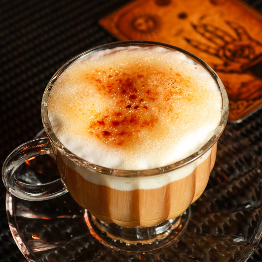 Cappuccino com espuma e canela